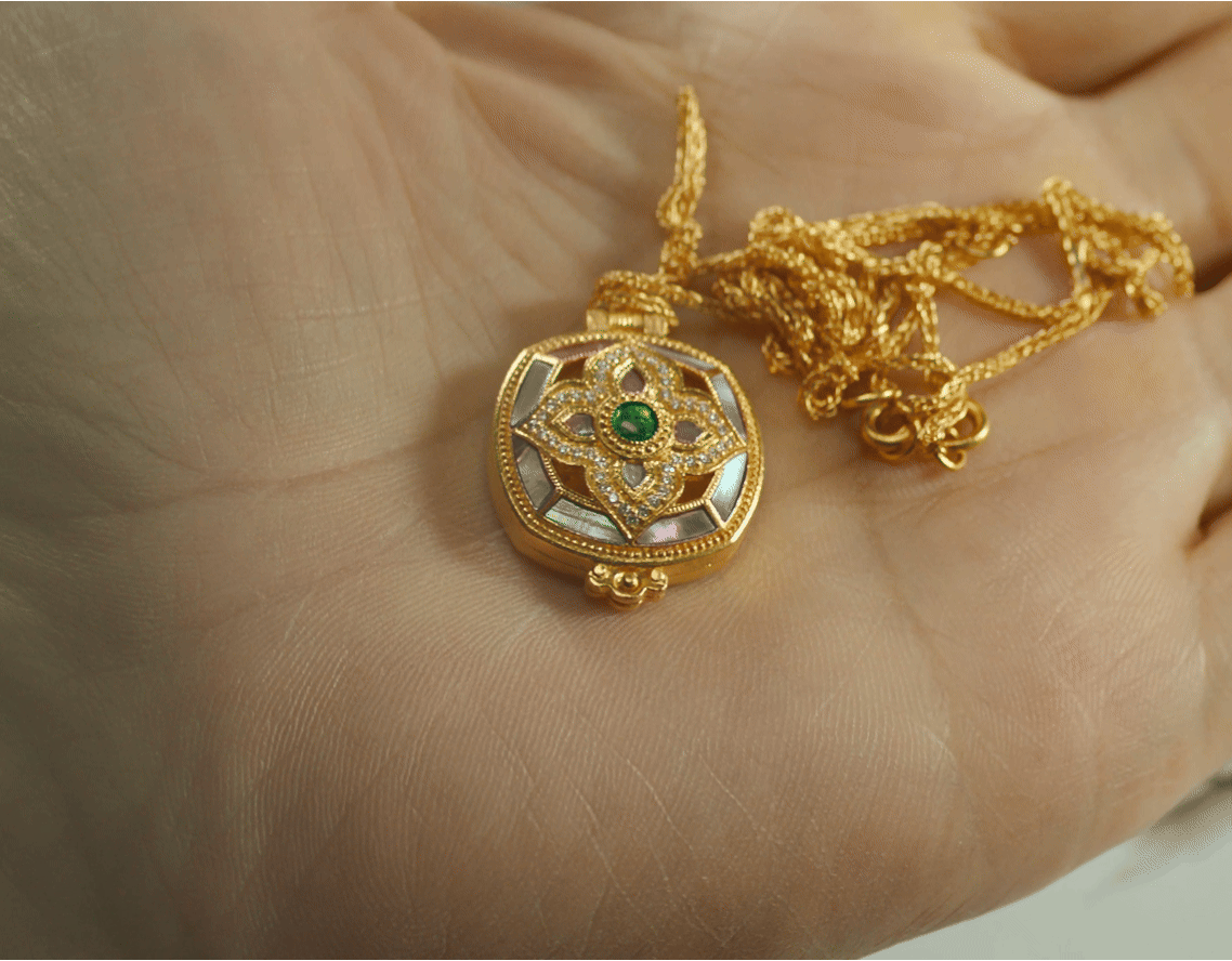 Mother-of-pearl front view